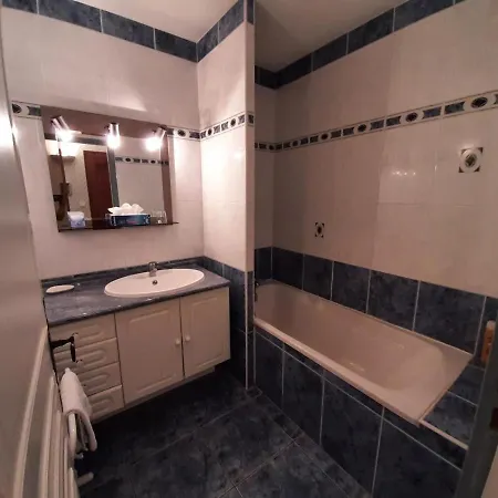 Vakantiehuis Champniers, 4 Pieces, 10 Personnes - Fr-1-653-141