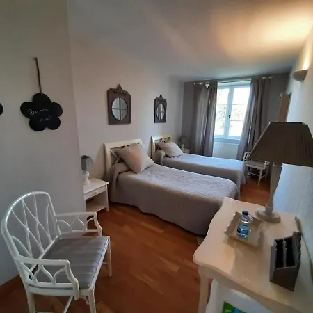 Vakantiehuis Champniers, 4 Pieces, 10 Personnes - Fr-1-653-141 *