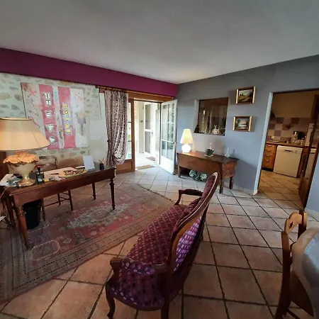 Champniers, 4 Pieces, 10 Personnes - Fr-1-653-141 Vakantiehuis Champniers (Charente)